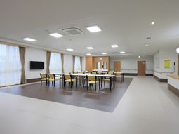 清潔感ある広々ダイニング