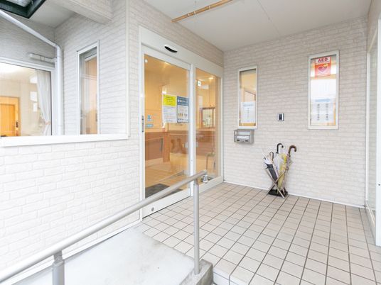 エントランスの正面ビュー