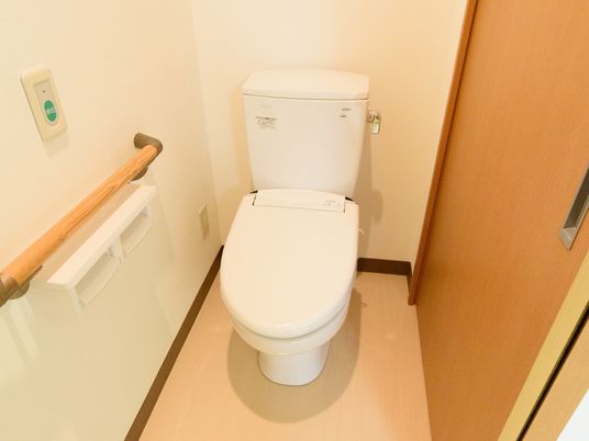 バリアフリー設計のトイレ