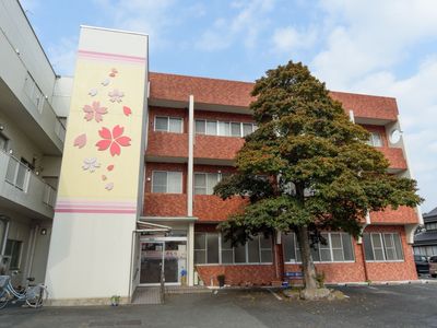 花柄装飾のエントランス