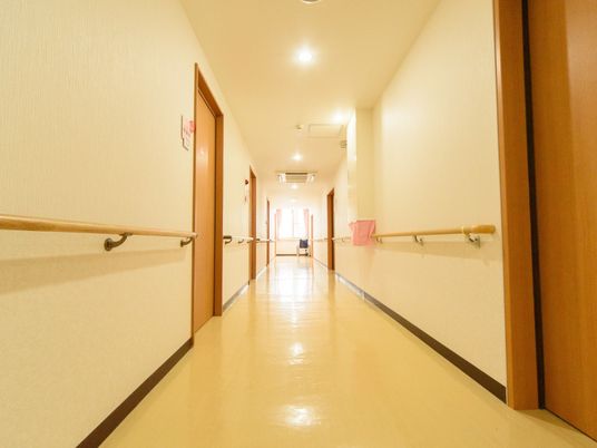 明るく清潔な廊下
