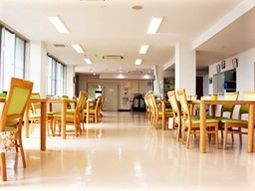 明るい食堂の一角