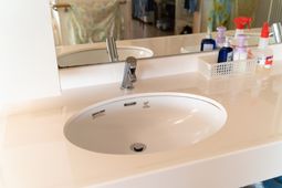 洗面台の明るい場所