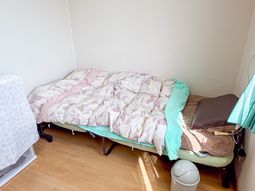 明るいシンプルな居室