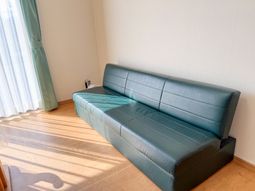 自然光が差し込むリビング  