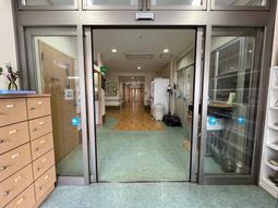 ゆとりある廊下の風景