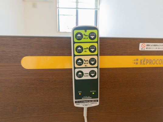 リモコンが映る居室