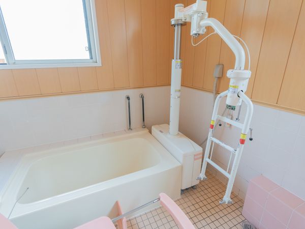 リフト付きの入浴設備