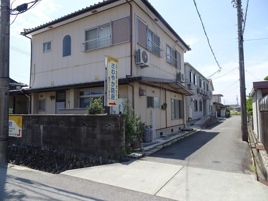 住宅街の施設外観  