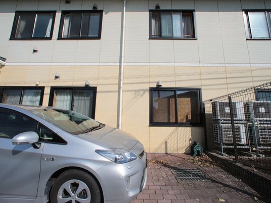 建物の外側と駐車車両