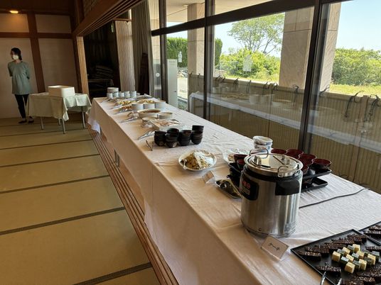 和室の長テーブル