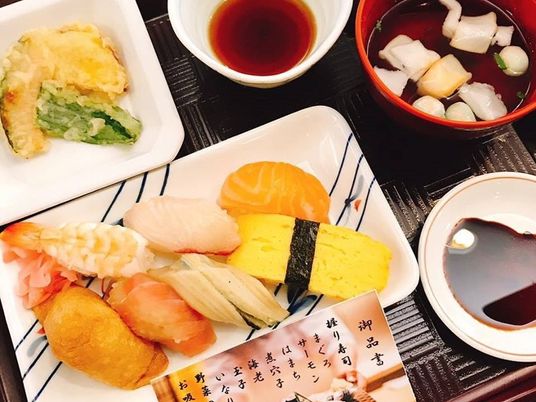 和食セットの盛り付け