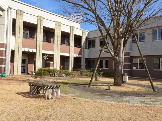 広い中庭のある建物