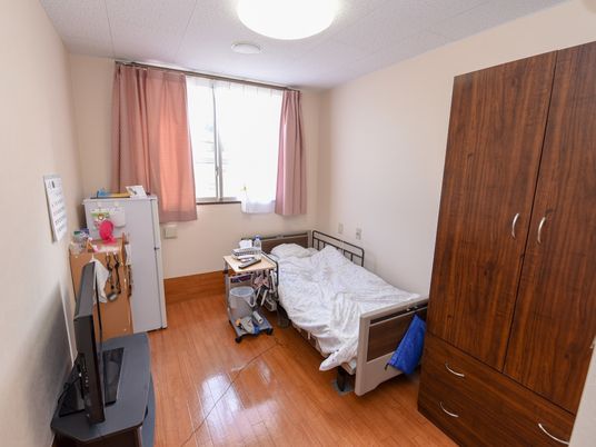 居室の明るい一室