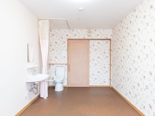 清潔なトイレ付き居室