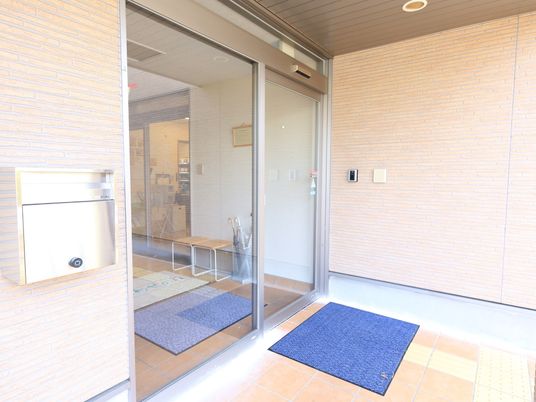 明るく広々としたエントランス