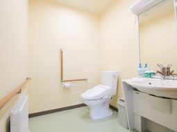 明るい清潔なトイレ