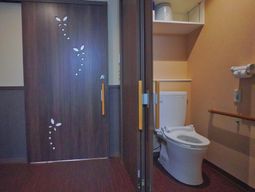 手すり付きトイレ空間