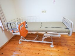 高機能な調整式ベッド
