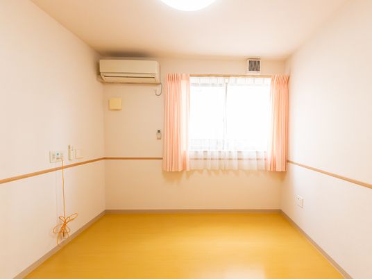明るく広々とした居室
