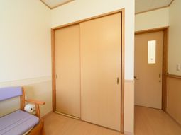 清潔感ある居室の空間