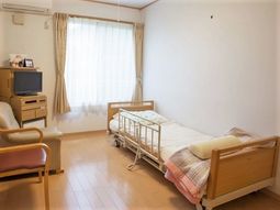 明るい個室の居室