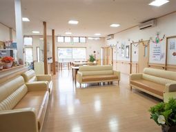 暖かみのある待合スペース