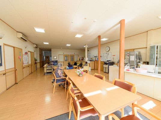 ゆとりある共有ダイニングスペース