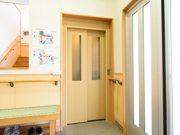 エレベーター前の廊下