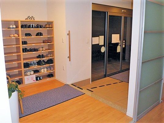 玄関エリアと靴棚