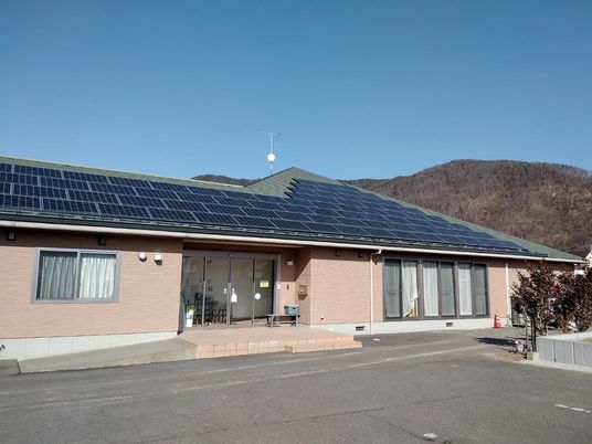 太陽光屋根の施設外観  