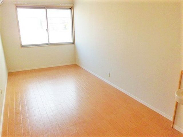 きれいな空間の居室 居室 ゆったりとした居室は、明るい自然光が入りこみ、快適な生活を送るための配慮がなされています。