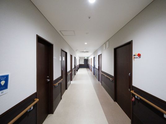 広々とした綺麗な廊下