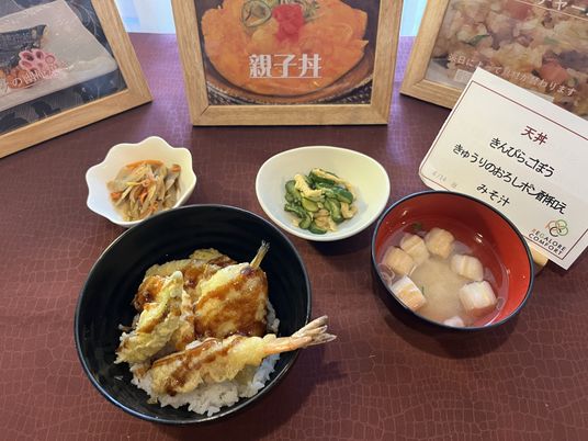 食事例のテーブル