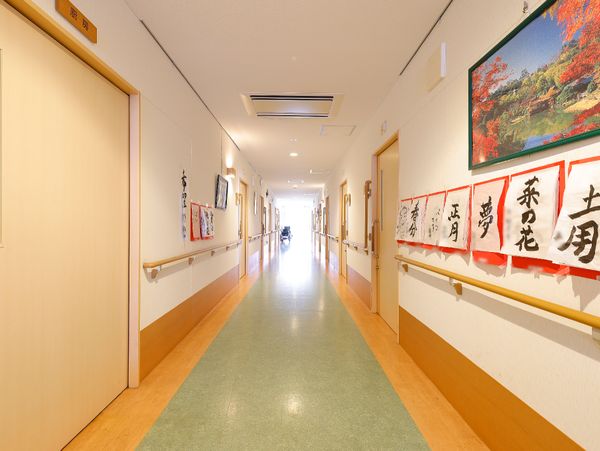 廊下の壁に掲示物