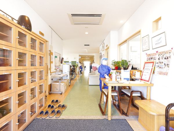廊下の明るい光景