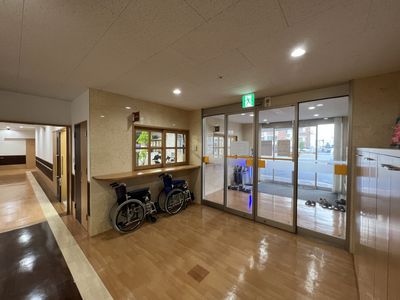 職員作業スペースと廊下
