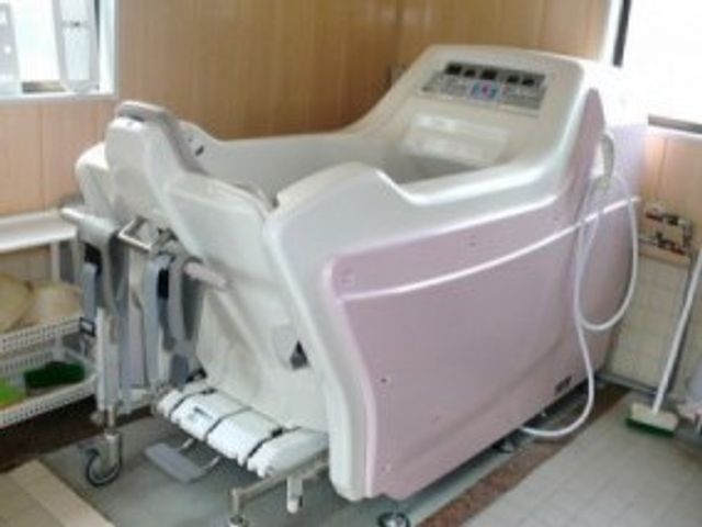最新設備の浴室 機械浴 最新の機能を備えた快適な入浴設備です。安心してご利用いただける環境が整っています。