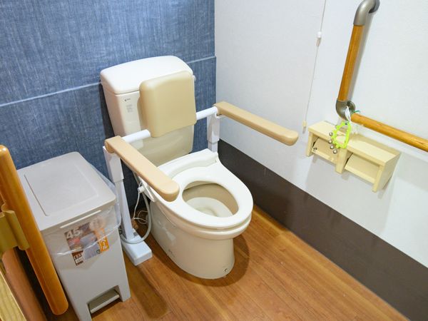バリアフリー設計のトイレ