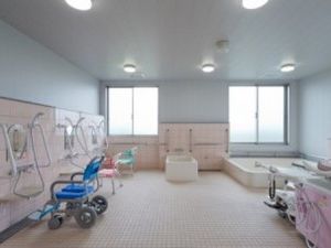 明るい清潔な浴室