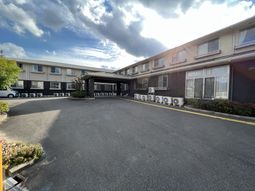 穏やかな施設の外観