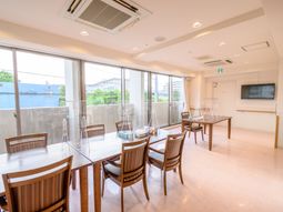 明るいダイニングスペース