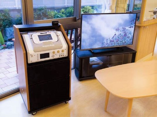 リハビリ機器とテレビの部屋