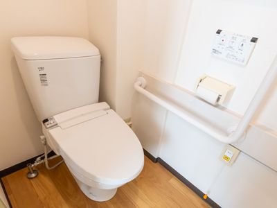 明るい対応のスタッフの姿