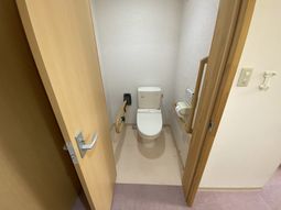 手すり付きトイレ空間