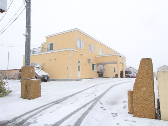 雪景色の建物外観