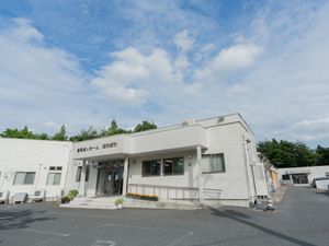 入り口のある建物の外観