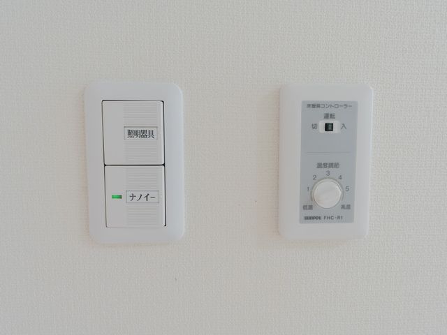 温度調整パネル エアコン シンプルな操作パネルが使いやすく、快適な温度管理をサポートします。