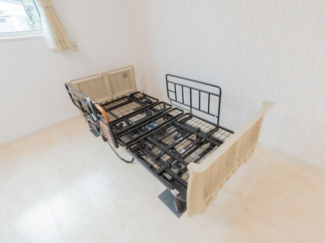 リモート付きベッドの居室 居室 リモコンで操作可能なベッドが備えられた部屋です。明るい空間が心地よさを高めます。