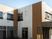 明るい外観の建物  